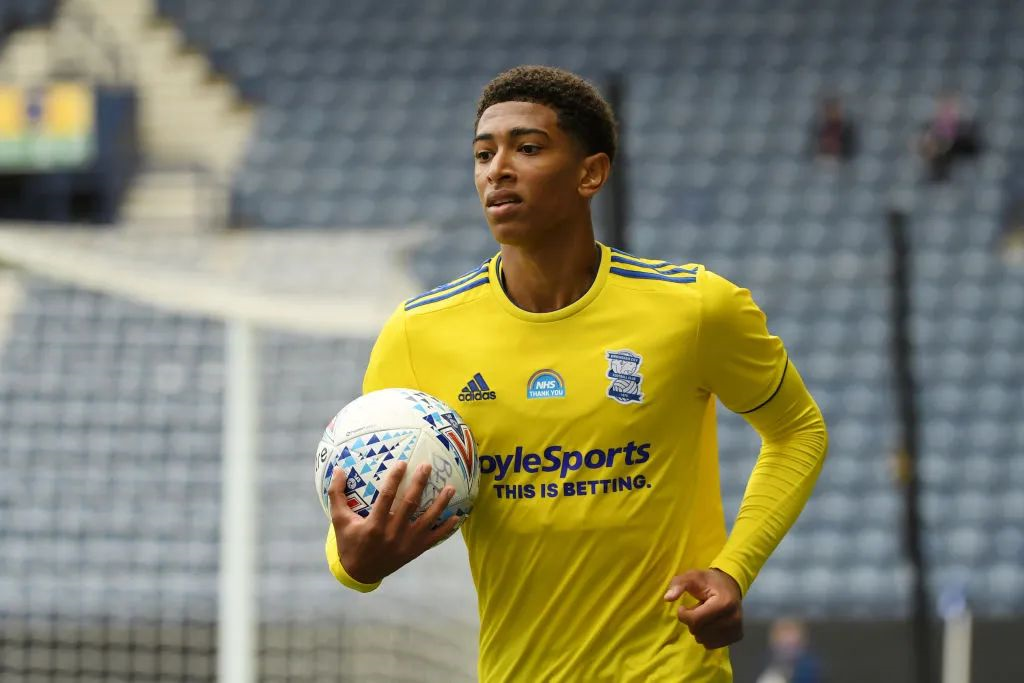 篮球NBA球队交易谈判持续进行（NBA球队交易谈判仍在进行中）