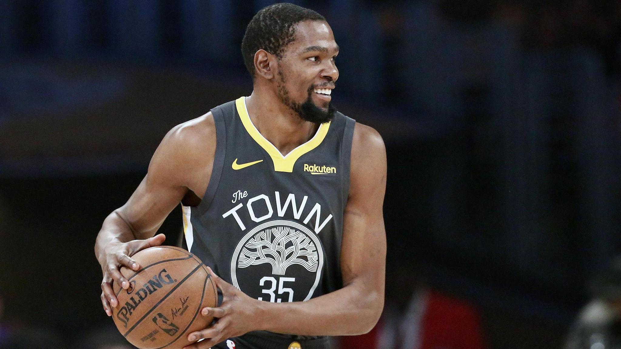 山东泰山选择韩鹏执教，凭借其责任感和团队精神，重燃球队斗志，提升士气，取得进步。（韩鹏执掌山东泰山：以责任与团队精神重燃斗志，提振士气促提升）