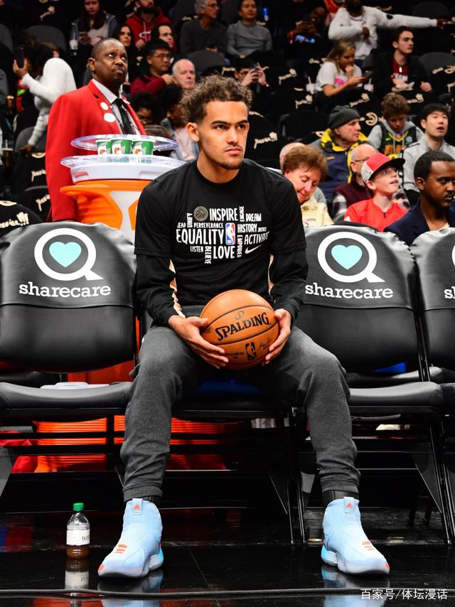 巴媒：奥斯卡近期饱受伤病困扰，他正考虑与圣保罗解约并退役（巴西媒体：奥斯卡近来伤病缠身，正考虑与圣保罗解约并选择退役）