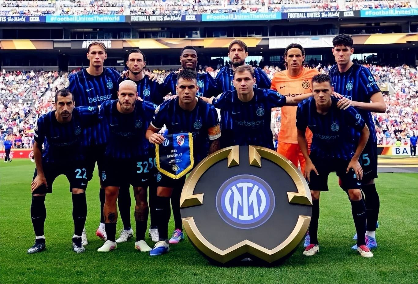 1-3！1-1！英超冷门夜：2大豪门不胜 阿森纳渔翁得利 争冠仅剩1对手（1-3与1-1！英超爆冷夜：两豪门未胜 阿森纳坐收渔利 争冠只剩一对手）