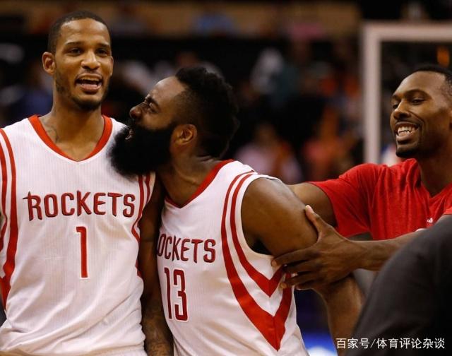 骑士本赛季吃到11场败仗时仅取14胜，上赛季为56胜11负（骑士本季仅14胜11负，上季曾达56胜11负）