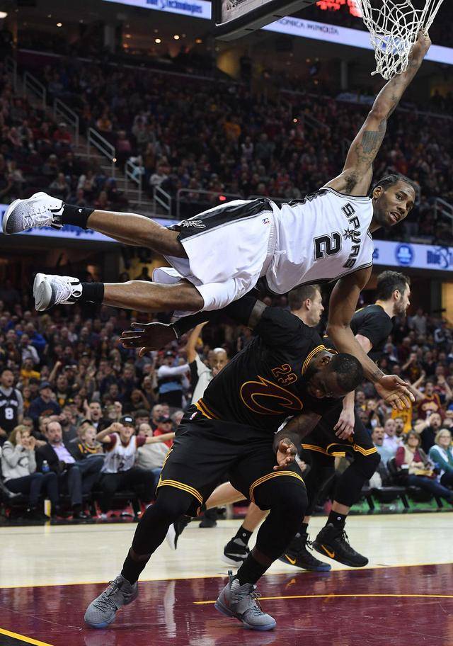 CTA官员称维尼修斯撞佩尼亚是偶然，埃尔切主帅回击（CTA官员称维尼修斯撞倒佩尼亚属意外，埃尔切主帅强硬反驳）