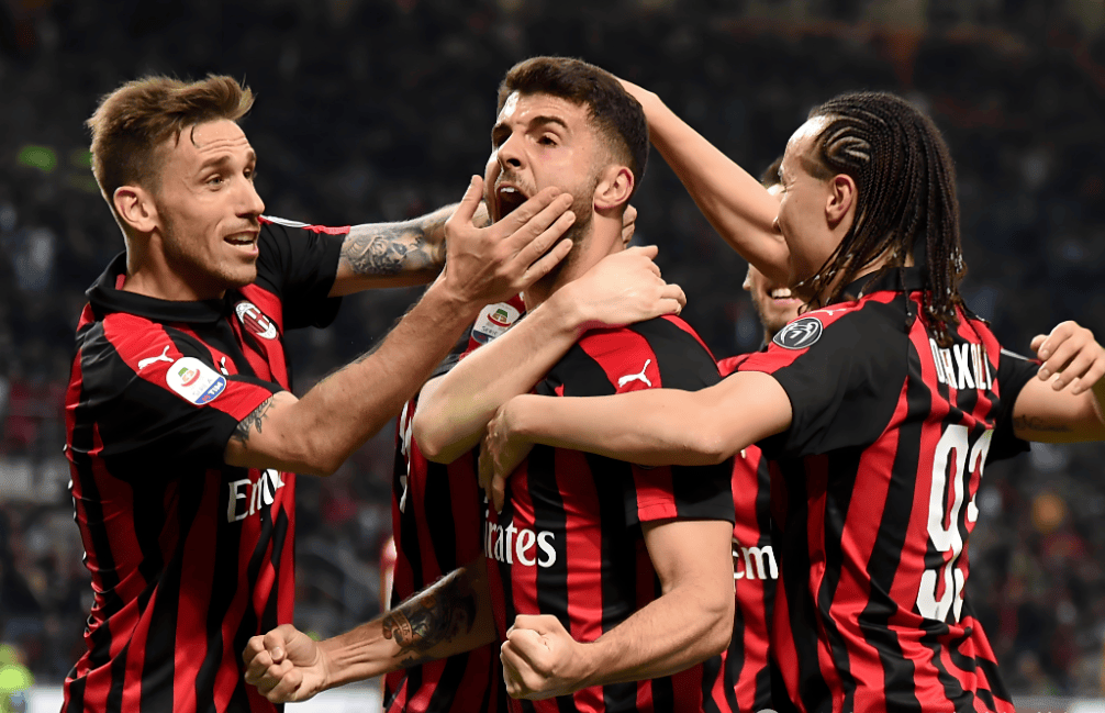 TA：在麦克拉伦执教牙买加时，他曾自掏腰包为工作人员买机票（TA：麦克拉伦执教牙买加期间曾自费为工作人员购机票）